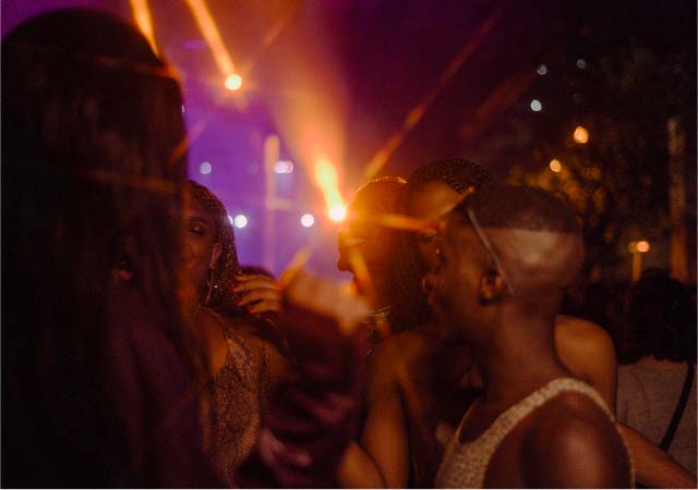récit dans un club de libertinage le soir